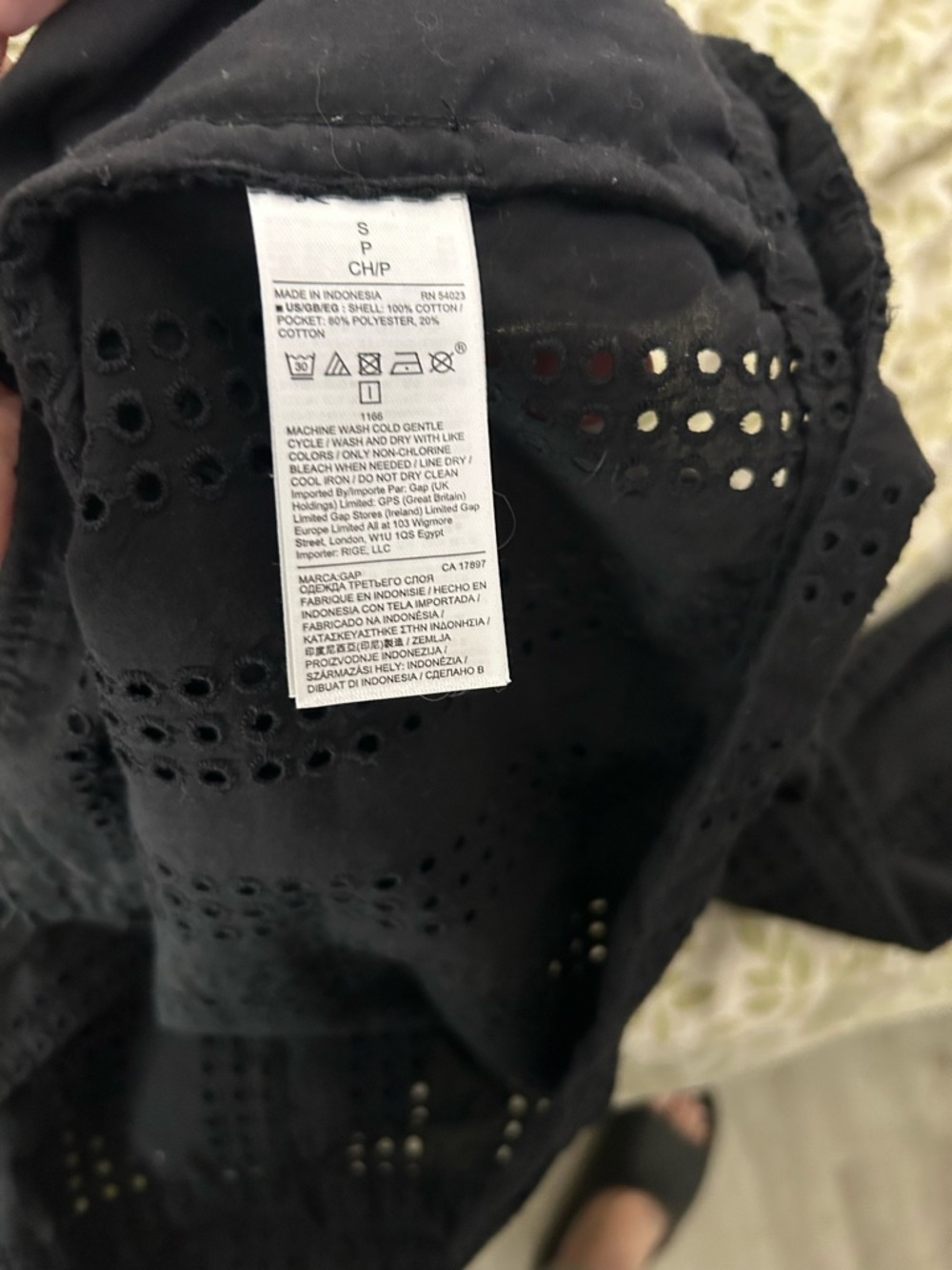 GAP Black Eyelet Cropped Lightweight Button-Up Shirt Jacket - Picture 5 of 5